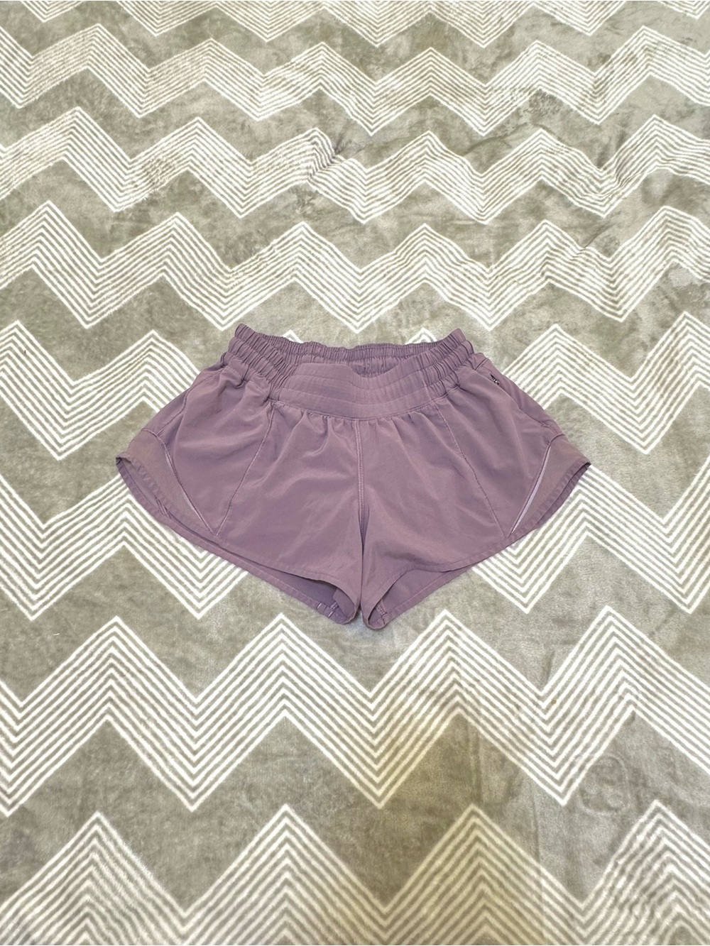 Lululemon Hotty Hot Short II *2.5"